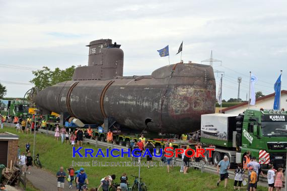 U-Boot-Transport-durch-Hilsbach-und-Weiler (© Siegfried Lörz)